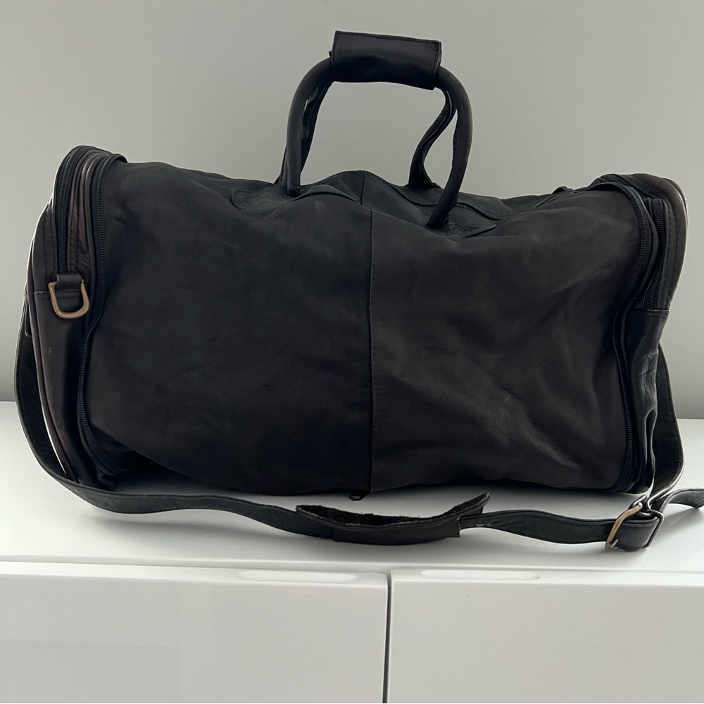 Distressed Vintage Pebble Leather Duffel Black/Brown Detachable Strap Columbia